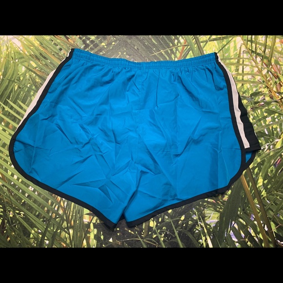 Classic Nike Workout Shorts - Picture 2 of 3